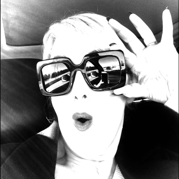 Meet your Posher, Gretchen - Picture 1 of 1